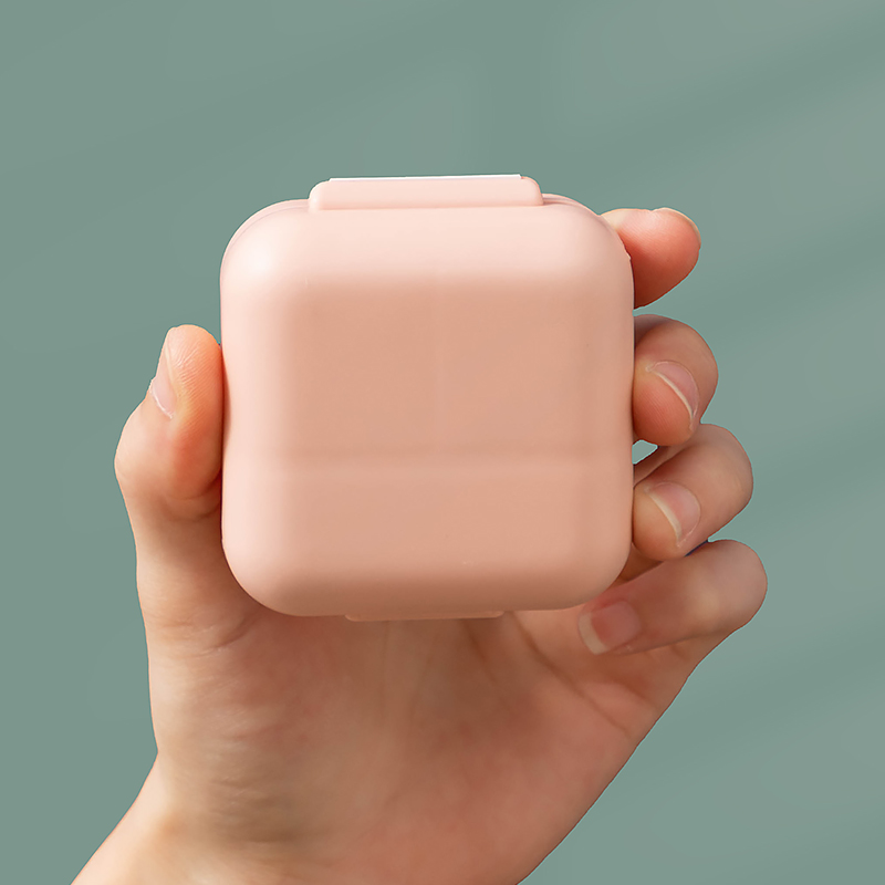 日式正方形内硅胶圈双重密封便携5格药盒--粉色